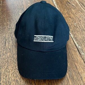 Vibrate Outline Ball Cap